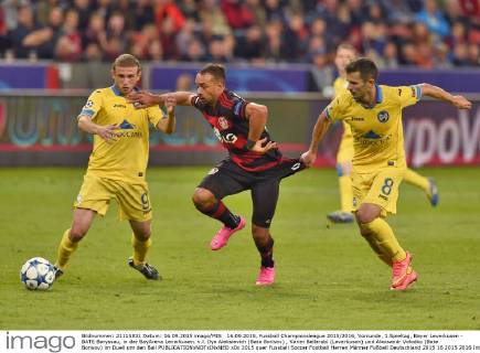 16.09.2015, Fussball Championsleague 2015 2016, Vorrunde, 1.Spieltag, Bayer Leverkusen - BATE Baryssau, in der BayArena Leverkusen. v.l. Ilya Aleksievich (Bate Borisov) , Karim Bellarabi (Leverkusen) und Alexsandr Volodko (Bate Borisov) im Duell um den Ball 