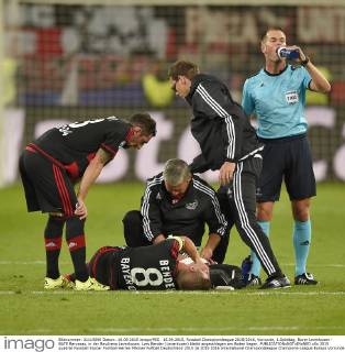 16.09.2015, Fussball Championsleague 2015 2016, Vorrunde, 1.Spieltag, Bayer Leverkusen - BATE Baryssau, in der BayArena Leverkusen. Lars Bender (Leverkusen) bleibt angeschlagen am Boden liegen. 