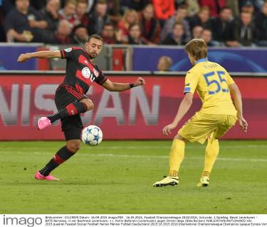 16.09.2015, Fussball Championsleague 2015 2016, Vorrunde, 1.Spieltag, Bayer Leverkusen - BATE Baryssau, in der BayArena Leverkusen. v.l. Karim Bellarabi (Leverkusen) gegen Dimitri Baga (Bate Borisov) 