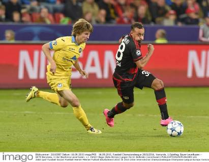 16.09.2015, Fussball Championsleague 2015 2016, Vorrunde, 1.Spieltag, Bayer Leverkusen - BATE Baryssau, in der BayArena Leverkusen. v.l. Dimitri Baga (Bate Borisov) gegen Karim Bellarabi (Leverkusen) 