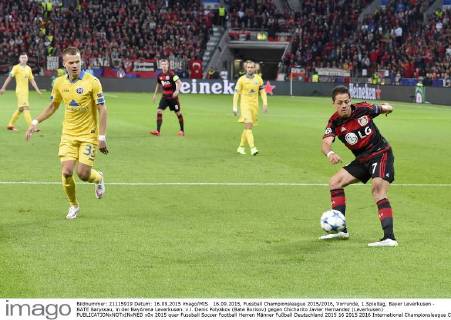 16.09.2015, Fussball Championsleague 2015 2016, Vorrunde, 1.Spieltag, Bayer Leverkusen - BATE Baryssau, in der BayArena Leverkusen. v.l. Denis Polyakov (Bate Borisov) gegen Chicharito Javier Hernandez (Leverkusen) 