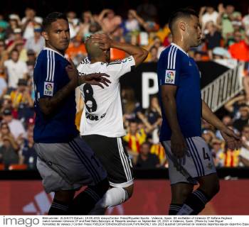 Valencia, Spain. 08 midfielder of Valencia CF Sofiane Feghouli match between Valencia CF and Real Betis Balompie at Mestalla stadium on September 19, 2015 in Valencia, Spain. (Photo by Jose Miguel Fernandez de Velasco Cordon Press)