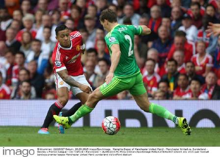 Memphis Depay of Manchester United ManU - Manchester United vs. Sunderland - Barclay s Premier League - Old Trafford - Manchester - 26 09 2015 Pic Philip Oldham SportImage EDITORIAL USE ONLY. No use with unauthorised audio, video, data, fixture lists, club league logos or live services. Online in-match use limited to 120 images, no video emulation. No use in betting, games or single club league player publications.