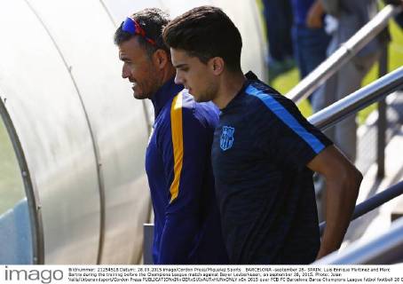 BARCELONA -september 28- SPAIN: Luis Enrique Martinez and Marc Bartra during the training before the Champions League match against Bayer Levberkusen, on september 28, 2015. Photo: Joian Valls Urbanandsport Cordon Press 