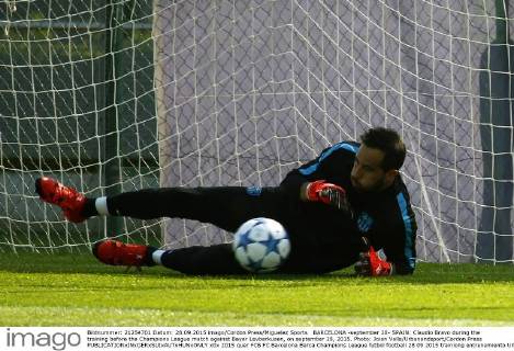 BARCELONA -september 28- SPAIN: Claudio Bravo during the training before the Champions League match against Bayer Levberkusen, on september 28, 2015. Photo: Joian Valls Urbanandsport Cordon Press 