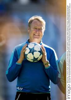 Aktuell Fußball, Champions League, Malmö FF Training , 150929 Malmös tränare Age Hareide under en träning before UEFA Champions League 2015 2016 match between Malmö FF and Real Madrid.  Copyright: PETTERxARVIDSON BB150929PA023