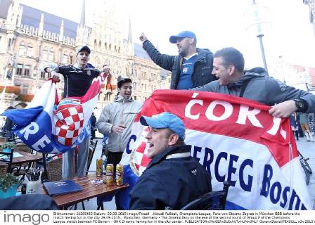 Aktuell Fußball, Champions League, Fans von Dinamo Zagreb in München BBB before the match having fun in the city 29.09.2015., Muenchen, Germany - The Dinamo fans on the eve of the second round of Group F of the Champions League match between FC Bayern - GNK Dinamo having fun in the city center.  GoranxStanzl PIXSELL