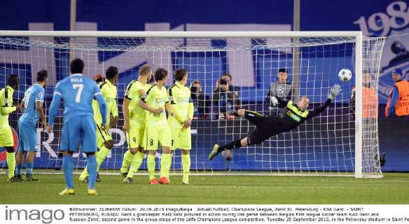 Aktuell Fußball, Champions League, Zenit St. Petersburg - KAA Gent - SAINT PETERSBURG, RUSSIA: Gent s goalkeeper Matz Sels pictured in action during the game between Belgian first league soccer team KAA Gent and Russian Zenit, second game in the group stage of the Uefa Champions League competition, Tuesday 29 September 2015, in the Petrovsky stadium in Saint Petersburg, Russia. YORICKxJANSENS  x04710599x