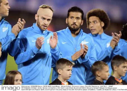 Aktuell Fußball, Champions League, Zenit St. Petersburg - KAA Gent - SAINT PETERSBURG, RUSSIA: Zenit s Nicolas Lombaerts (L) and Zenit s Axel Witsel (R) pictured before the game between Belgian first league soccer team KAA Gent and Russian Zenit, second game in the group stage of the Uefa Champions League competition, Tuesday 29 September 2015, in the Petrovsky stadium in Saint Petersburg, Russia. YORICKxJANSENS  x04710602x