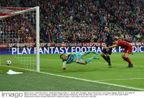 29.09.2015, Fussball, Saison 2015 2016, Champions League, 2015 16, Vorrunde, FC Bayern München - Dinamo Zagreb, Douglas Costa (Bayern Muenchen), nicht auf dem Bild, erzielt das Tor zum 1:0