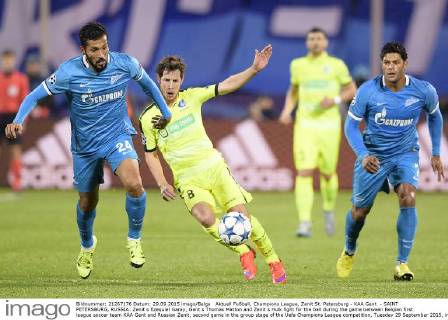 Aktuell Fußball, Champions League, Zenit St. Petersburg - KAA Gent - SAINT PETERSBURG, RUSSIA: Zenit s Ezequiel Garay, Gent s Thomas Matton and Zenit s Hulk fight for the ball during the game between Belgian first league soccer team KAA Gent and Russian Zenit, second game in the group stage of the Uefa Champions League competition, Tuesday 29 September 2015, in the Petrovsky stadium in Saint Petersburg, Russia. YORICKxJANSENS  x04710640x