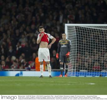 Aktuell FuÃŸball, Champions League, FC Arsenal London - Olympiakos PirÃ¤us 29.09.2015. London, England. Champions League. Arsenal versus Olympiakos. Arsenal s Laurent Koscielny reacts to going behind. xNigelxCookex  ActionPlus11666099