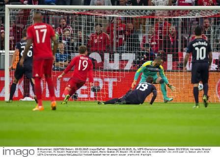 Dienstag 29.09.2015, CL, UEFA Champions League, Saison 2015 2016, Vorrunde Hinspiel in Muenchen, FC Bayern Muenchen - Dinamo Zagreb, Mario Goetze (FC Bayern 19) erzielt das 3 zu 0 DeFodi507