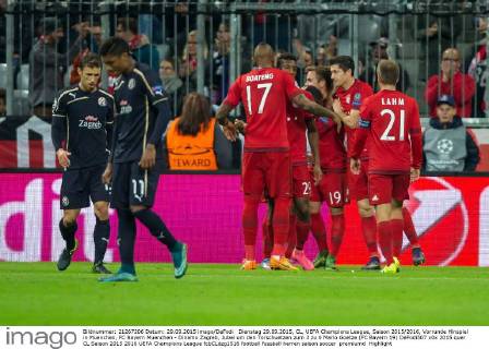 Dienstag 29.09.2015, CL, UEFA Champions League, Saison 2015 2016, Vorrunde Hinspiel in Muenchen, FC Bayern Muenchen - Dinamo Zagreb, Jubel um den Torschuetzen zum 3 zu 0 Mario Goetze (FC Bayern 19) DeFodi507