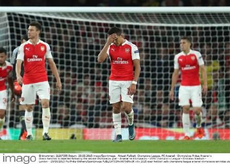Aktuell Fußball, Champions League, FC Arsenal - Olympiakos Piräus Arsenal s Alexis Sanchez is dejected following the second Olympiacos goal - Arsenal vs Olympiacos - UEFA Champion s League - Emirates Stadium - London - 29 09 2015 Pic Philip Oldham SportImage EDITORIAL USE ONLY. No use with unauthorised audio, video, data, fixture lists, club league logos or live services. Online in-match use limited to 120 images, no video emulation. No use in betting, games or single club league player publications.