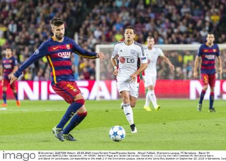 Aktuell Fußball, Champions League, FC Barcelona - Bayer 04 Leverkusen BARCELONA- september, 29- SPAIN: Gerard Pique and Javier Hernandez Chicharito (r) during the match beetwen FC Barcelona Barca and Bayer 04 Leverkusen, corresponding to the week 2 of the Champions League, played at the Camp Nou stadium on September 29, 2015 in Barcelona, Spain. (Photo by Mikel Trigueros Urbanandsport Cordon Press) 