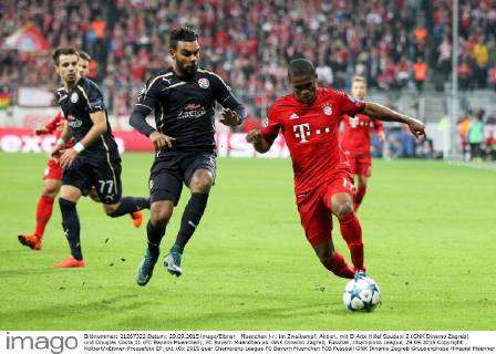 Muenchen l-r: im Zweikampf, Aktion, mit El Arbi Hillel Soudani 2 (GNK Dinamo Zagreb) und Douglas Costa 11 (FC Bayern Muenchen), FC Bayern Muenchen vs. GNK Dinamo Zagreb, Fussball, Champions League, 29.09.2015 Copyright: Kolbert xEibner-Pressefoto EP_ckt