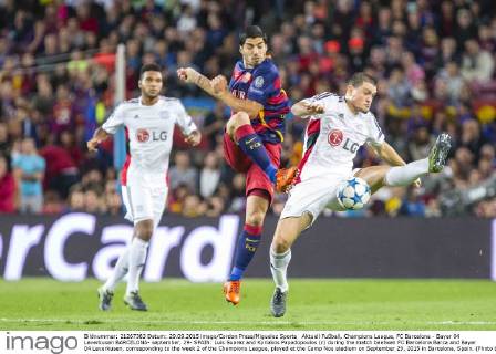 Aktuell Fußball, Champions League, FC Barcelona - Bayer 04 Leverkusen BARCELONA- september, 29- SPAIN: Luis Suarez and Kyriakos Papadopoulos (r) during the match beetwen FC Barcelona Barca and Bayer 04 Leverkusen, corresponding to the week 2 of the Champions League, played at the Camp Nou stadium on September 29, 2015 in Barcelona, Spain. (Photo by Mikel Trigueros Urbanandsport Cordon Press) 