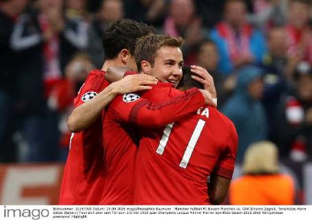 München Fußball FC Bayern München vs. GNK Dinamo Zagreb, Torschütze Mario Götze (Bayern) freut sich über sein Tor zum 3:0