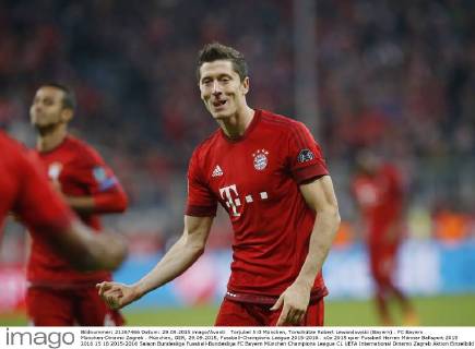 Torjubel 5:0 München, Torschütze Robert Lewandowski (Bayern) . FC Bayern München-Dinamo Zagreb . München, GER, 29.09.2015, Fussball-Champions League 2015-2016 .