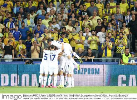 Aktuell Fußball, Champions League, Maccabi Tel Aviv - Dynamo Kiew Dynamo Kyiv Celebrating the first goal during the UEFA Chanmpions League group G match between Maccabi Tel-Aviv FC and Dynamo Kyiv at the Sammy Ofer Stadium Hifa- Israel on September 29, 2015 nir keidar 