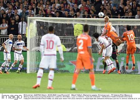 Aktuell Fußball, Champions League, Olympique Lyon - FC Valencia Milan Bisevac et Jeremy Morel (lyon) vs Aymen Abdennour (valence) FOOTBALL : Lyon vs Valence - Ligue des Champion - 29 09 2015 FredericChambert Panoramic 