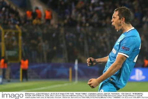 Aktuell FuÃŸball, Champions League, Zenit St. Petersburg - KAA Gent ST. PETERSBURG, RUSSIA. SEPTEMBER 29, 2015. Zenit s Artyom Dzyuba celebrates scoring in the 2015 2016 Season UEFA Champions League Group H Round 2 football match against KAA Gent at Petrovsky Stadium. Alexander Demianchuk TASS  TS00EB64