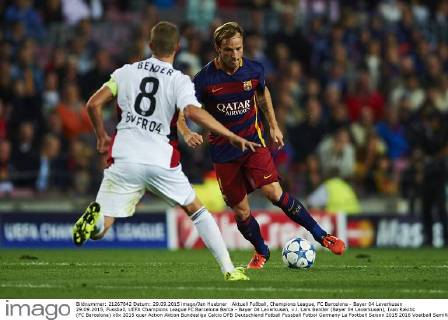 Aktuell Fußball, Champions League, FC Barcelona - Bayer 04 Leverkusen 29.09.2015, Fussball, UEFA Champions League FC Barcelona Barca - Bayer 04 Leverkusen, v.l. Lars Bender (Bayer 04 Leverkusen), Ivan Rakitic (FC Barcelona)
