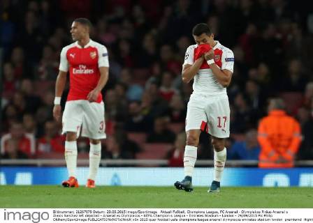 Aktuell Fußball, Champions League, FC Arsenal - Olympiakos Piräus Arsenal s Alexis Sanchez left dejected - Arsenal vs Olympiacos - UEFA Champion s League - Emirates Stadium - London - 29 09 2015 Pic Philip Oldham SportImage EDITORIAL USE ONLY. No use with unauthorised audio, video, data, fixture lists, club league logos or live services. Online in-match use limited to 120 images, no video emulation. No use in betting, games or single club league player publications.