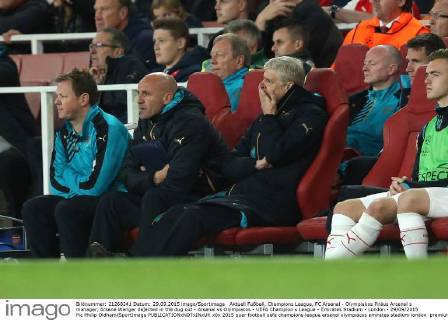 Aktuell Fußball, Champions League, FC Arsenal - Olympiakos Piräus Arsenal s manager, Arsene Wenger dejected in the dug out - Arsenal vs Olympiacos - UEFA Champion s League - Emirates Stadium - London - 29 09 2015 Pic Philip Oldham SportImage EDITORIAL USE ONLY. No use with unauthorised audio, video, data, fixture lists, club league logos or live services. Online in-match use limited to 120 images, no video emulation. No use in betting, games or single club league player publications.