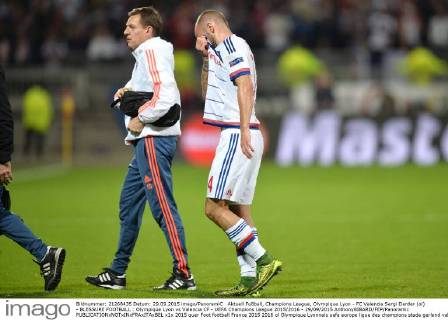 Aktuell Fußball, Champions League, Olympique Lyon - FC Valencia Sergi Darder (ol) - BLESSURE FOOTBALL : Olympique Lyon vs Valencia CF - UEFA Champions League 2015 2016 - 29 09 2015 AnthonyBIBARD FEP Panoramic 