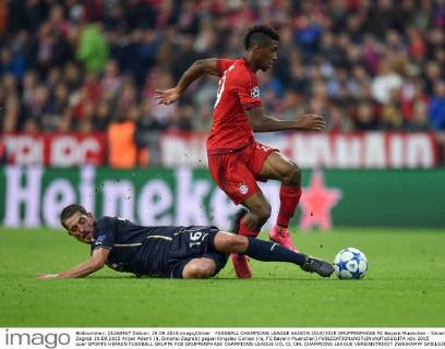 FUSSBALL CHAMPIONS LEAGUE SAISON 2014 2015 GRUPPENPHASE FC Bayern Muenchen - Dinamo Zagreb 29.09.2015 Arijan Ademi (li, Dinamo Zagreb) gegen Kingsley Coman (re, FC Bayern Muenchen) 