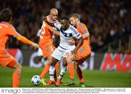 Aldo Kalulu (ol) - Shkodran Mustafi (val) FOOTBALL : Olympique Lyon vs Valencia CF - UEFA Champions League 2015 2016 - 29 09 2015 AnthonyBIBARD FEP Panoramic 