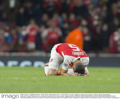 29.09.2015. London, England. Champions League. Arsenal versus Olympiakos. Arsenal s Gabriel Paulista on his hands and knees at the final whistle. xNigelxCookex  ActionPlus11666278