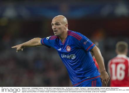 29.09.2015. London, England. Champions League. Arsenal versus Olympiakos. Esteban Cambiasso of Olympiakos. xNigelxCookex  ActionPlus11666288