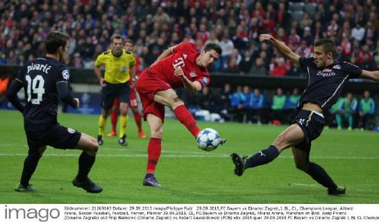 29.09.2015,FC Bayern vs Dinamo Zagreb,1.BL, CL, Champions League, Allianz Arena, Soccer Fussball, Football, Herren, Männer 29.09.2015, CL, FC Bayern vs Dinamo Zagreb, Allianz Arena, München im Bild: Josip Pivaric (Dinamo Zagreb) und Filip Benkovic (Dinamo Zagreb) vs Robert Lewandowski (FCB)
