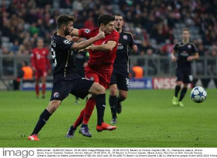 29.09.2015,FC Bayern vs Dinamo Zagreb,1.BL, CL, Champions League, Allianz Arena, Soccer Fussball, Football, Herren, Männer 29.09.2015, CL, FC Bayern vs Dinamo Zagreb, Allianz Arena, München im Bild: Goncalo Santos (Dinamo Zagreb) vs Robert Lewandowski (FCB)