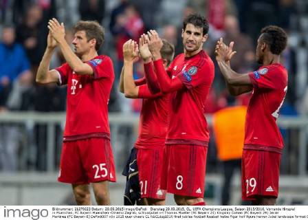 Dienstag 29.09.2015, CL, UEFA Champions League, Saison 2015 2016, Vorrunde Hinspiel in Muenchen, FC Bayern Muenchen -Dinamo Zagreb, schlussjubel v-l Thomas Mueller (FC Bayern 25) Kingsley Coman (FC Bayern 29) Javier Martinez (FC Bayern 8) DeFodi507