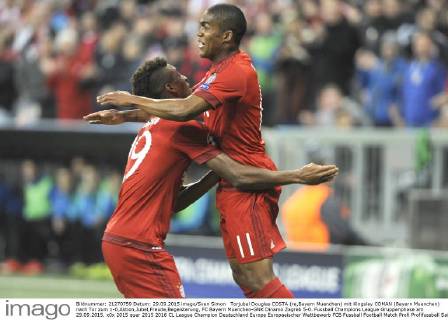Torjubel Douglas COSTA (re,Bayern Muenchen) mit Kingsley COMAN (Bayern Muenchen) nach Tor zum 1-0,Aktion,Jubel,Freude,Begeisterung, FC Bayern Muenchen-GNK Dinamo Zagreb 5-0. Fussball Champions League Gruppenphase am 29.09.2015.