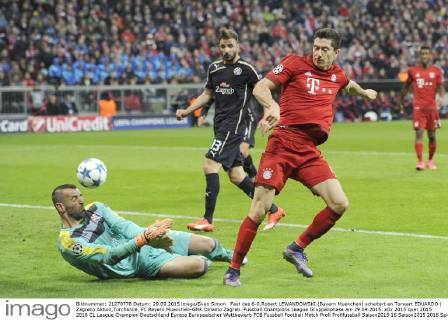 Fast das 6-0,Robert LEWANDOWSKI (Bayern Muenchen) scheitert an Torwart EDUARDO ( Zagreb).Aktion,Torchance. FC Bayern Muenchen-GNK Dinamo Zagreb. Fussball Champions League Gruppenphase am 29.09.2015.