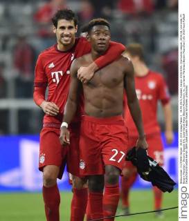 29.09.2015, Fussball, Saison 2015 2016, Champions League, 2015 16, Vorrunde, FC Bayern München - Dinamo Zagreb 5:0, Jubel David Alaba (Bayern Muenchen), re., und Javier Martinez (Bayern Muenchen)