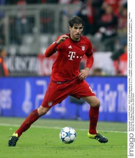 Fussball, Champions League, 2015 2016, Herren, Gruppenphase, 2. Spieltag, 29.09.2015, FC Bayern München - GNK Dinamo Zagreb 5-0, v.l. Freisteller, Einzelbild, Aktion, Ganzkörper, Ganzfigur, Einzelaktion, Javi Martinez, FC Bayern München,