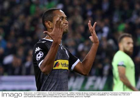 Raffael Caetano de Araujo enttäuscht nach vergebener Torchance Enttäuschung Fußball Fussball UEFA Championsleague Herren Saison 2015 2016 30.09.2015 Borussia Mönchengladbach vs. Manchester City