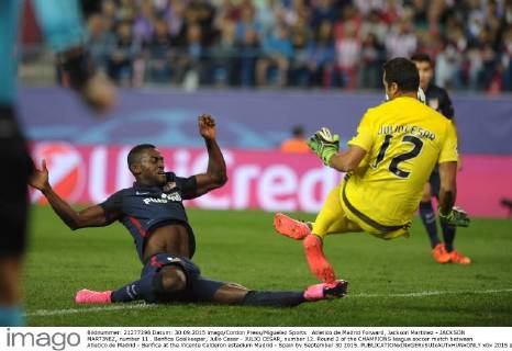 Atletico de Madrid Forward, Jackson Martinez - JACKSON MARTINEZ, number 11 . Benfica Goalkeeper, Julio Cesar - JULIO CESAR, number 12. Round 2 of the CHAMPIONS league soccer match between Atletico de Madrid - Benfica at the Vicente Calderon estadium Madrid - Spain by September 30 2015. 