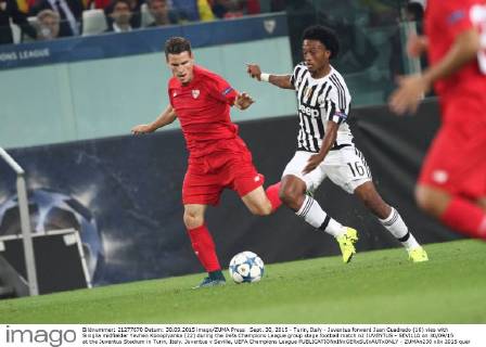 Sept. 30, 2015 - Turin, Italy - Juventus forward Juan Cuadrado (16) vies with Siviglia midfielder Yevhen Konoplyanka (22) during the Uefa Champions League group stage football match n2 JUVENTUS - SEVILLA on 30 09 15 at the Juventus Stadium in Turin, Italy. Juventus v Sevilla, UEFA Champions League - ZUMAn230