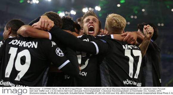 Moenchengladbach Lars Stindl (Borussia Moenchengladbach 13 - verdeckt) beim Torjubel nach dem Treffer zum 1:0 mit Patrick Herrmann (Borussia Moenchengladbach 7) Borussia Moenchengladbach vs Manchester City, Fussball, UEFA Champions League, 30.09.2015, Copyright: Schueler Eibner-Pressefoto EP_JSE