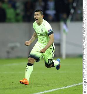 Foto : Siegesjubel bei Manchester nach dem Elfmeter zur 1-2 Führung , Torschütze Sergio Aguero Fussball - Championsleague , 2. Spieltag , am 30.09.2015 am Mi. 30.09.2015 Bor. Mönchengladbach - Manchester City