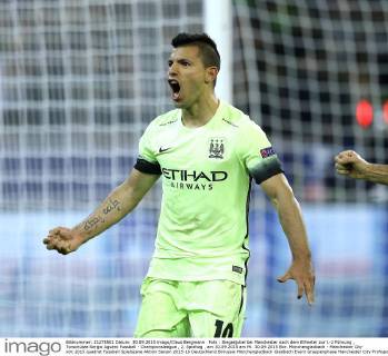 Foto : Siegesjubel bei Manchester nach dem Elfmeter zur 1-2 Führung , Torschütze Sergio Aguero Fussball - Championsleague , 2. Spieltag , am 30.09.2015 am Mi. 30.09.2015 Bor. Mönchengladbach - Manchester City
