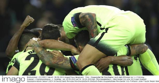 Foto : Siegesjubel bei Manchester nach dem Elfmeter zur 1-2 Führung , Fussball - Championsleague , 2. Spieltag , am 30.09.2015 am Mi. 30.09.2015 Bor. Mönchengladbach - Manchester City