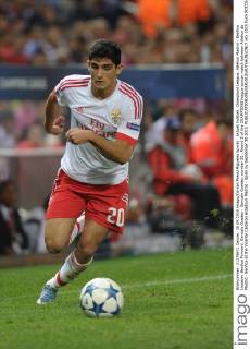 Aktuell Fußball, Champions League, Atletico Madrid - Benfica Lissabon Benfica Forward, Goncalo Guedes - Goncalo Guedes, number 20 . Round 2 of the CHAMPIONS league soccer match between Atletico de Madrid - Benfica at the Vicente Calderon estadium Madrid - Spain by September 30 2015. 